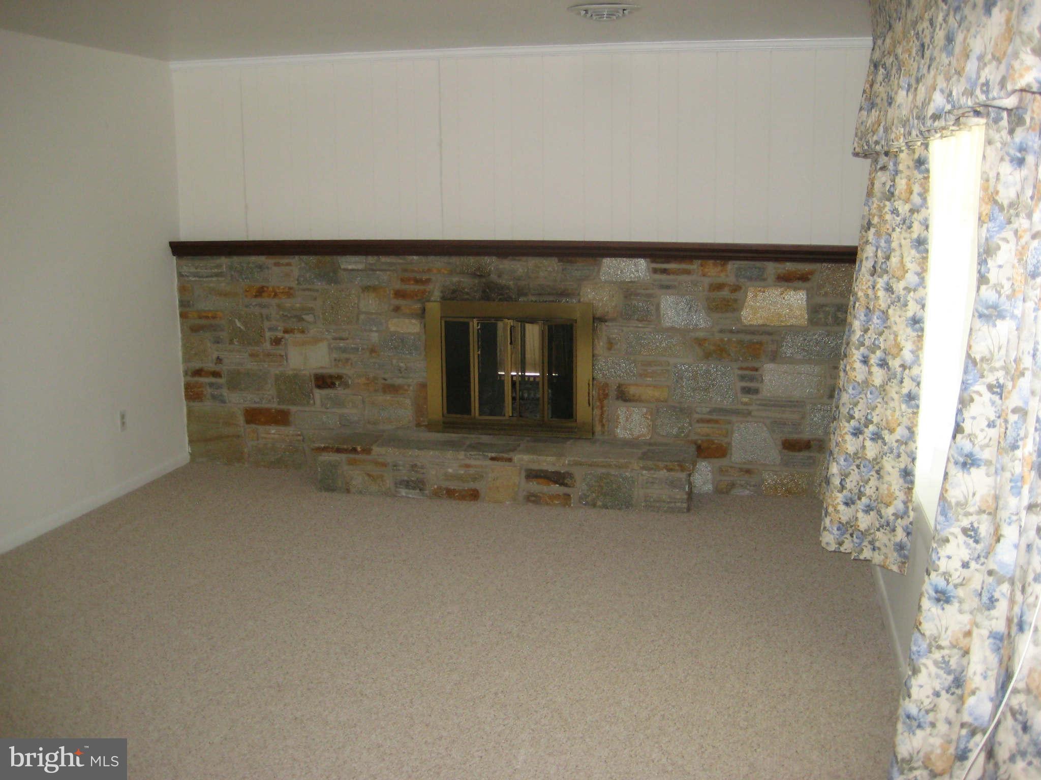 647 Washington Road, Unit 647 Westminster, MD 21157 - Photo 8 of 29 Living Room