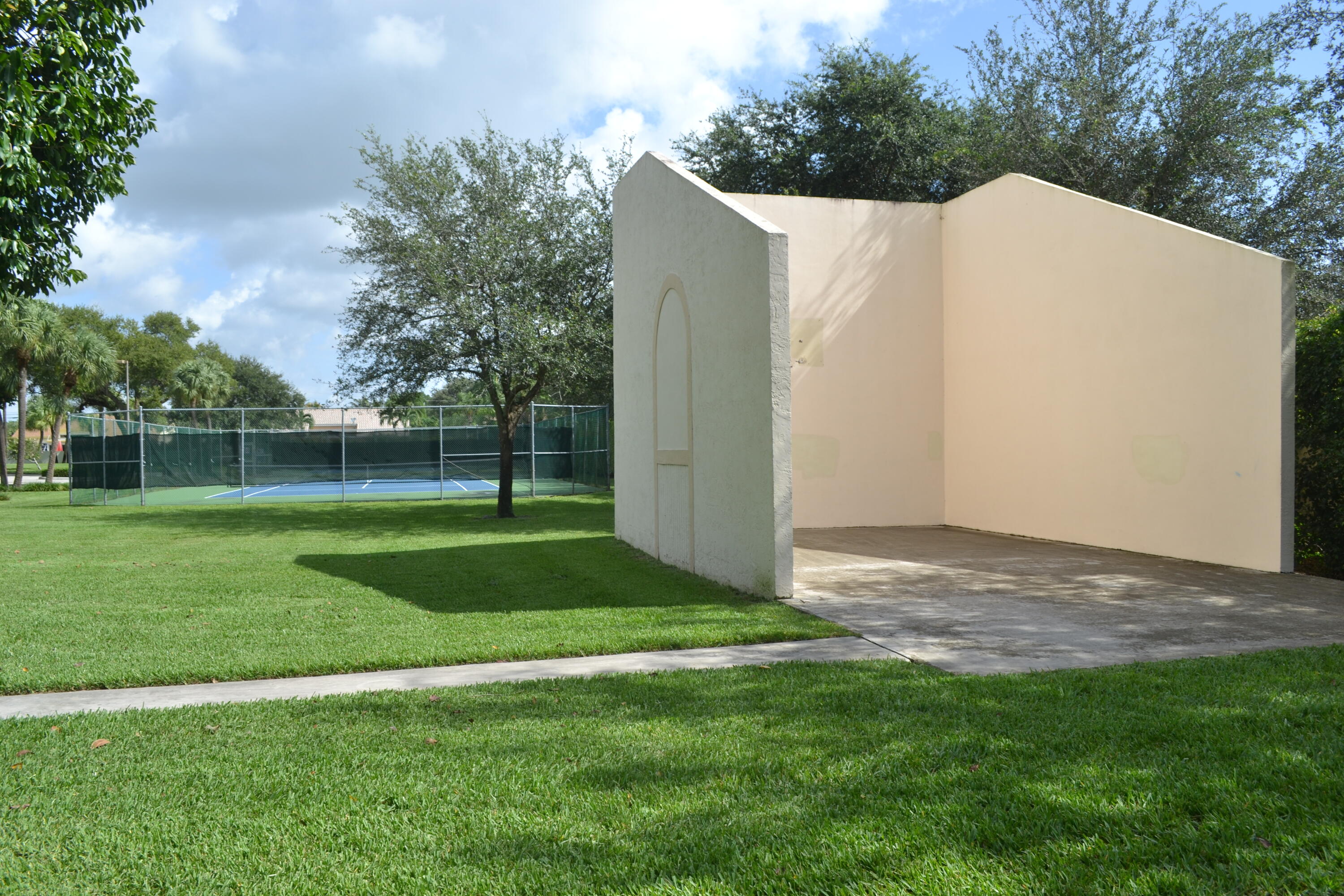 498 Hardwood Place Boca Raton, FL 33431 - Photo 22 of 28 Racquetball Court