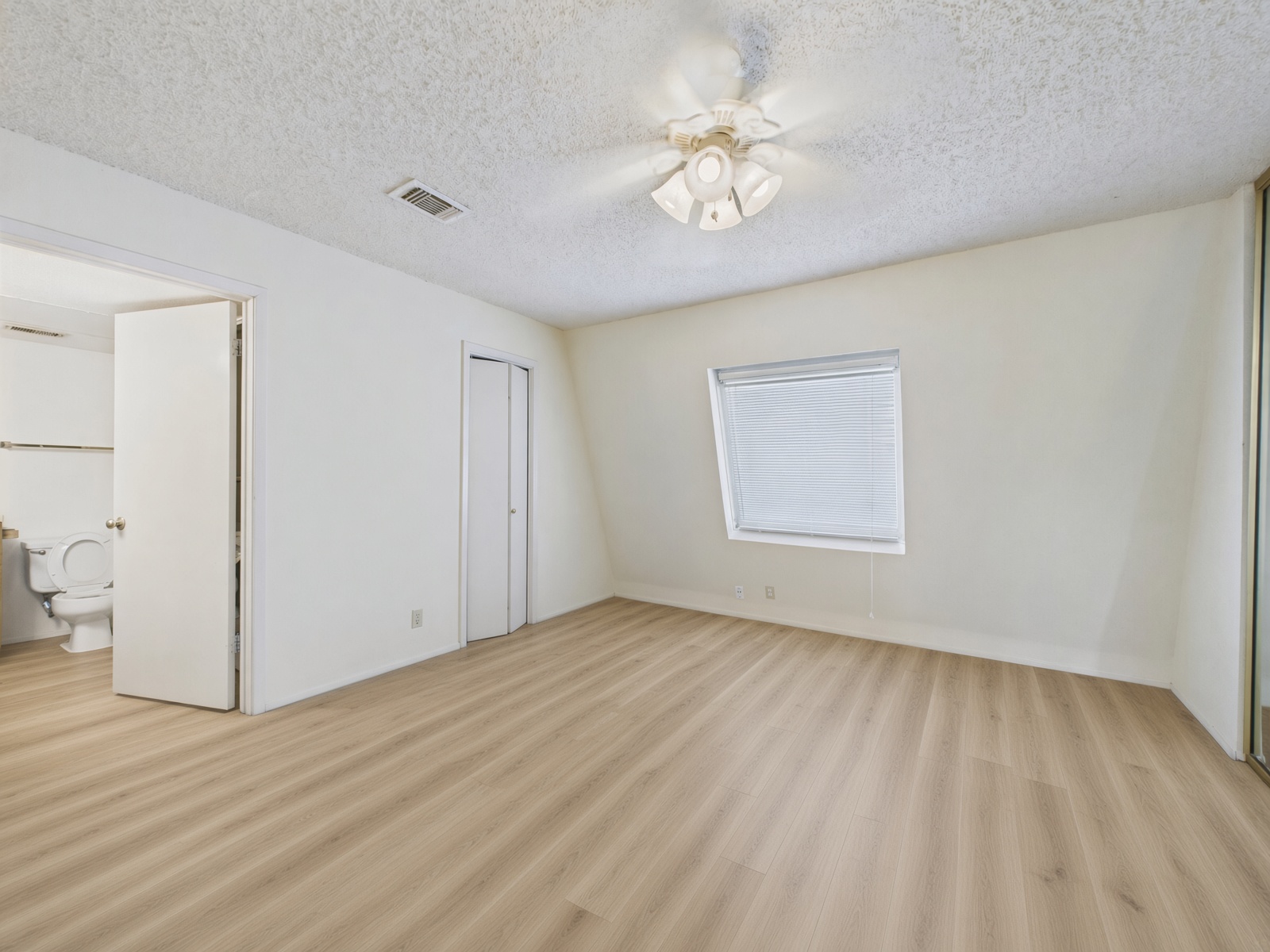 3115 Helms Street, Unit 301 Austin, TX 78705 - Photo 8 of 20 Gallery Image 8