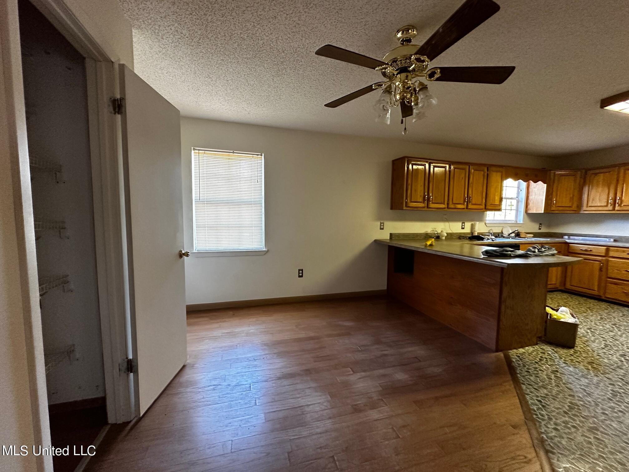 7900 Nutbank Road Moss Point, MS 39562 - Photo 17 of 29 Dining Area