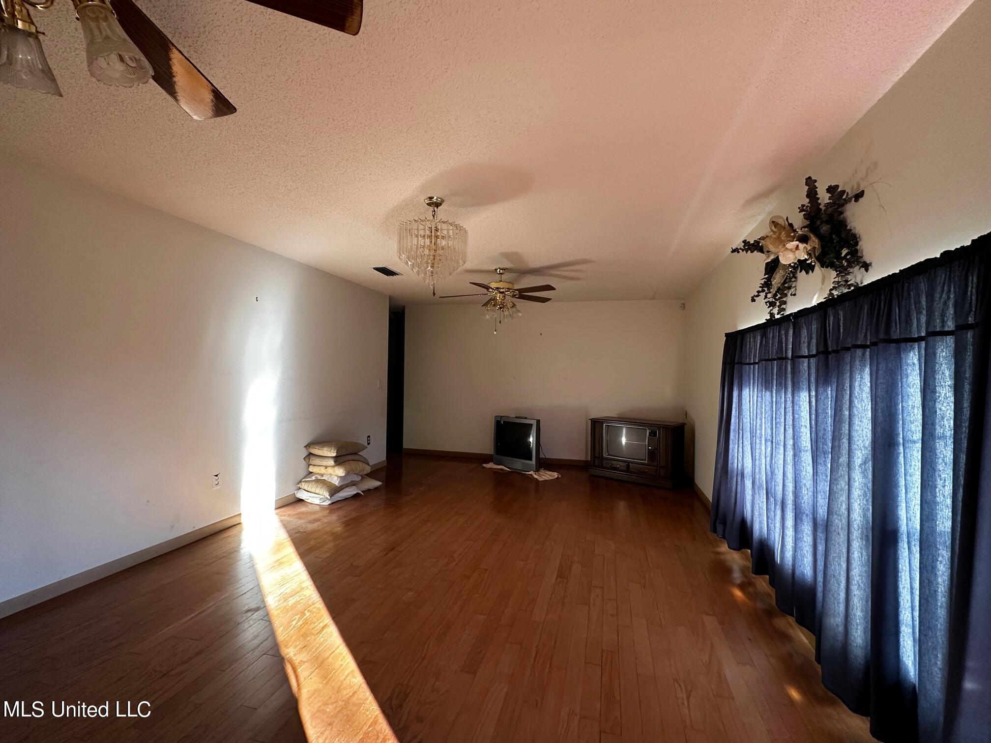 7900 Nutbank Road Moss Point, MS 39562 - Photo 8 of 29 Family Room