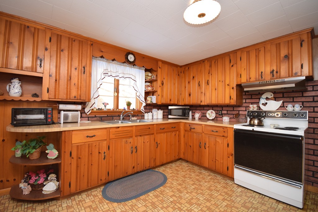 14 Brimfield Road Monson, MA 01057 - Photo 3 of 28