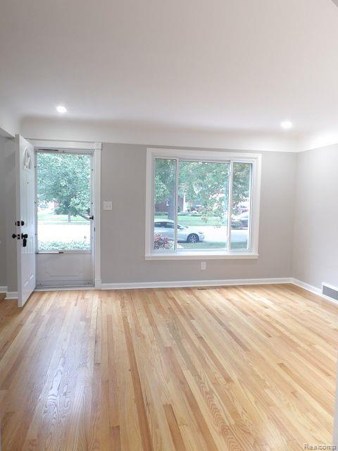 8331 Rosedale Boulevard Allen Park, MI 48101 - Photo 6 of 45 ENTIRE HM FRESHLY PAINTED!