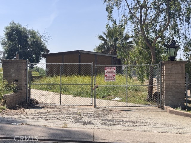 425 Arrowhead Road San Bernardino, CA 92404 - Photo 2 of 10
