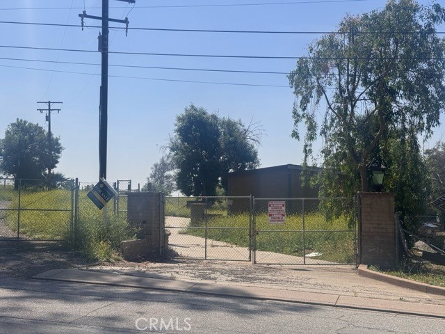 425 Arrowhead Road San Bernardino, CA 92404 - Photo 6 of 10