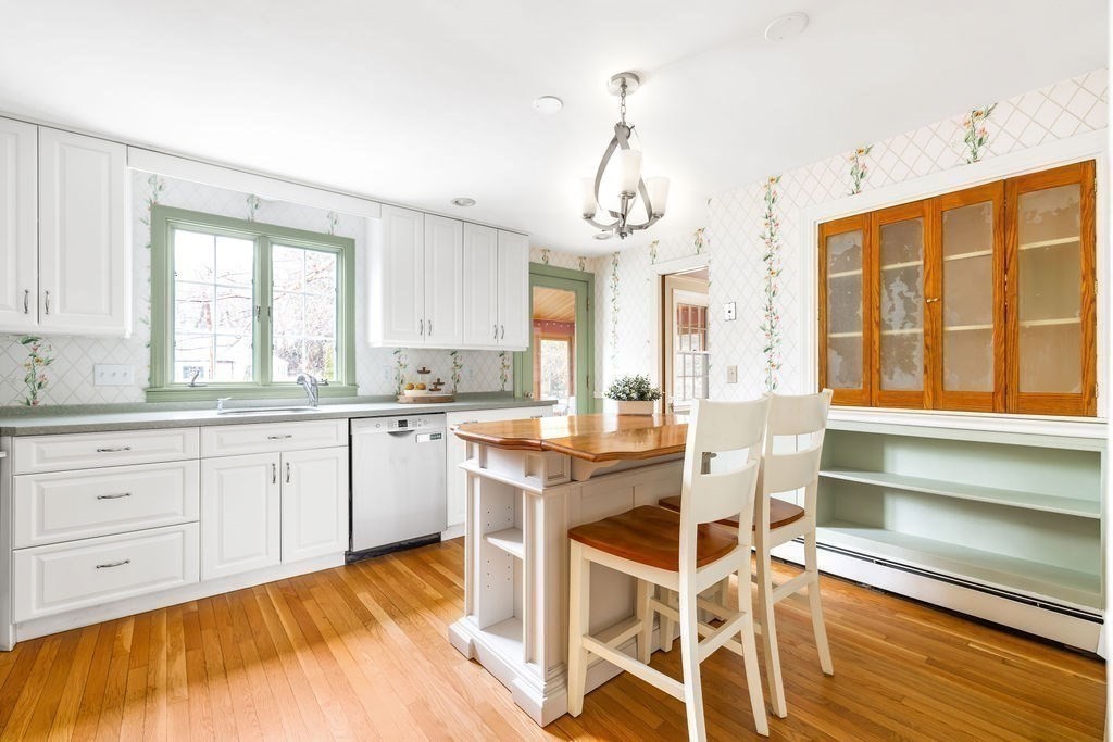 133 Prince Street Needham, MA 02492 - Photo 7 of 33