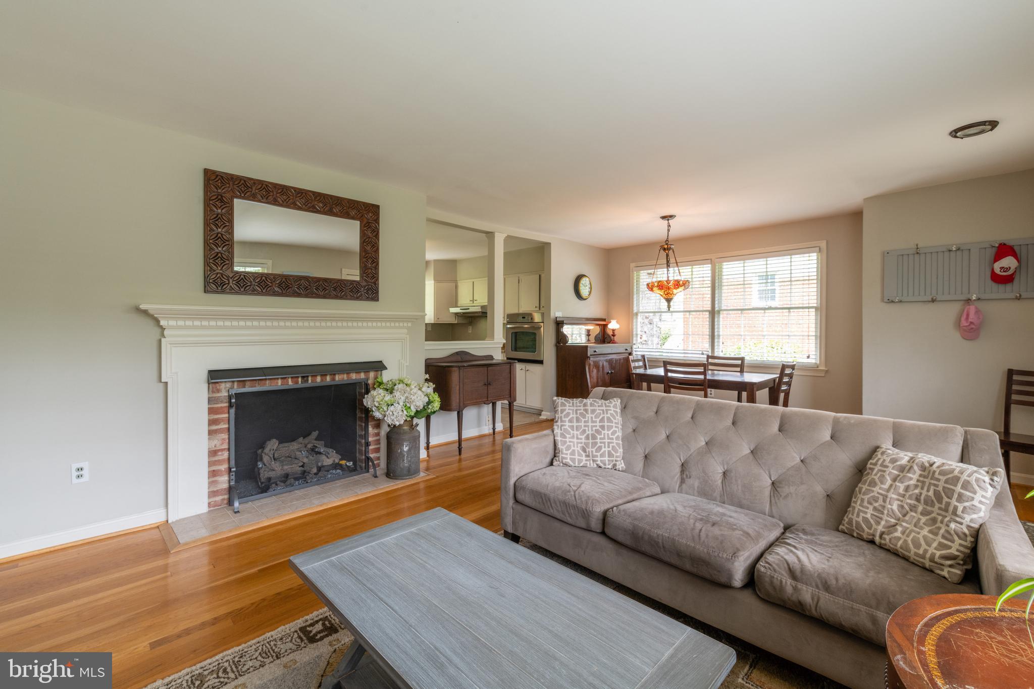 8127 Bainbridge Road Alexandria, VA 22308 - Photo 4 of 37 Living Room