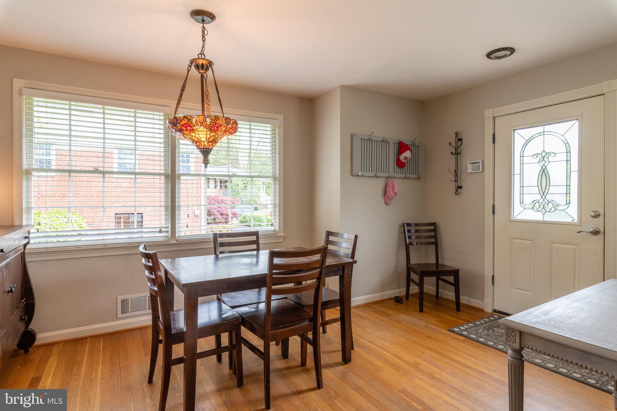 8127 Bainbridge Road Alexandria, VA 22308 - Photo 6 of 37 Dining Room