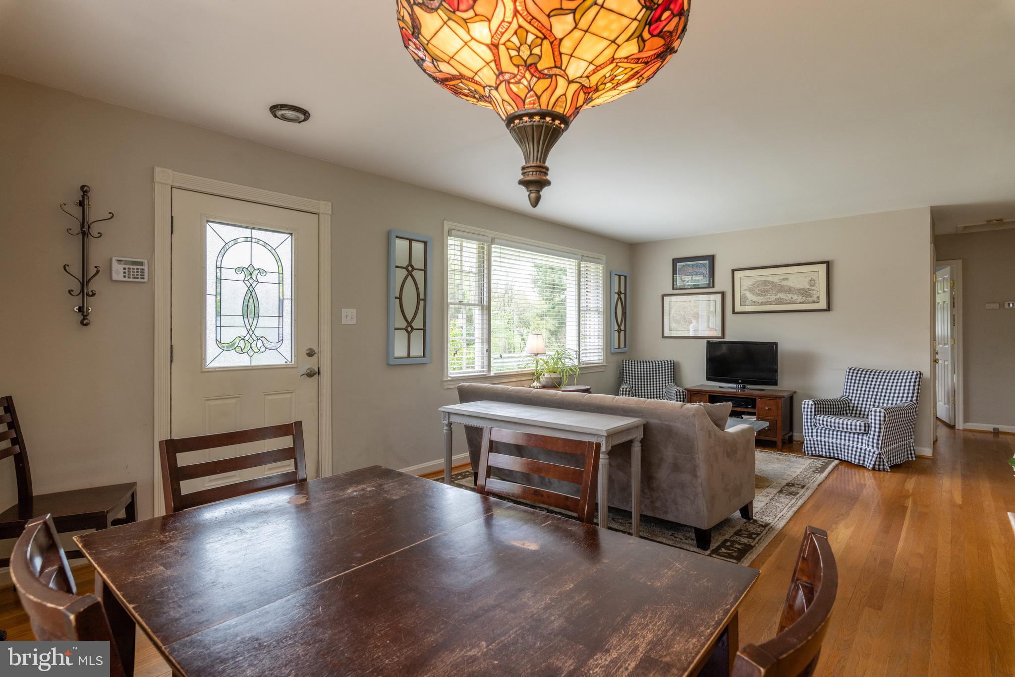 8127 Bainbridge Road Alexandria, VA 22308 - Photo 7 of 37 Dining Room
