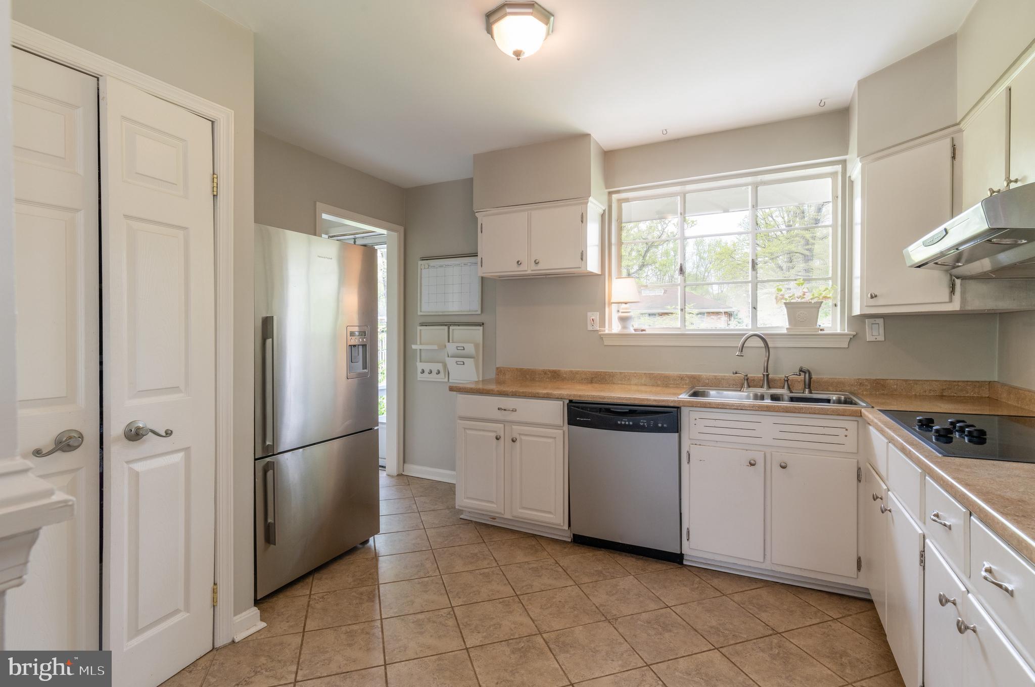 8127 Bainbridge Road Alexandria, VA 22308 - Photo 8 of 37 Kitchen