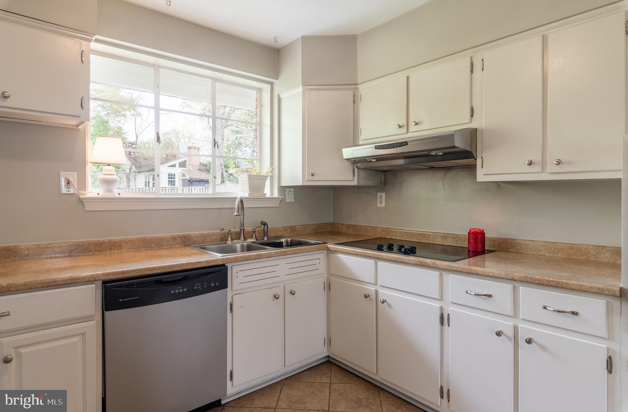 8127 Bainbridge Road Alexandria, VA 22308 - Photo 10 of 37 Kitchen
