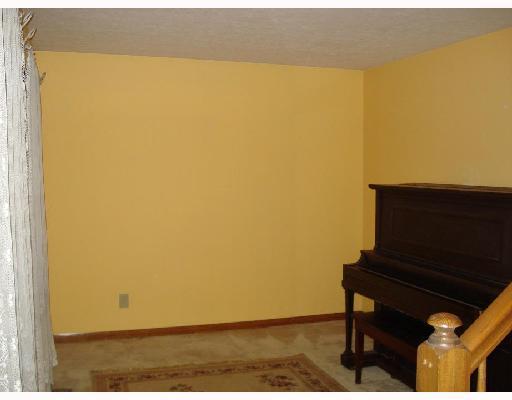 1294 Ryan Court Springfield, OH 45503 - Photo 2 of 9