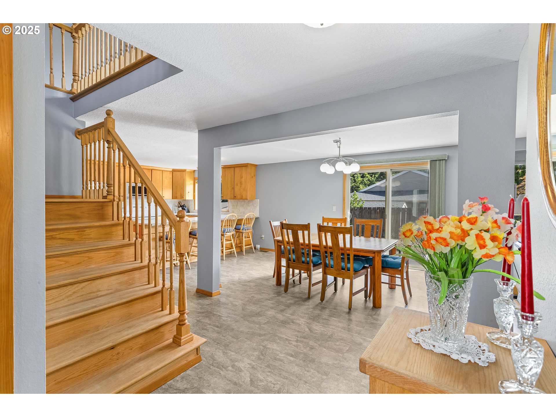9630 Southwest Robbins Drive Beaverton, OR 97008 - Photo 22 of 35 a dining room with furniture and a potted plant