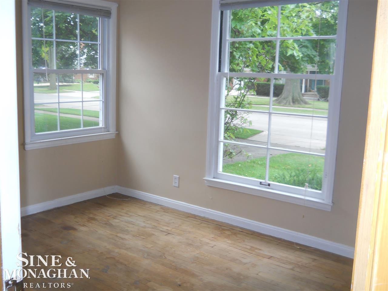 1230 Fairholme Road Grosse Pointe Woods, MI 48236 - Photo 10 of 20