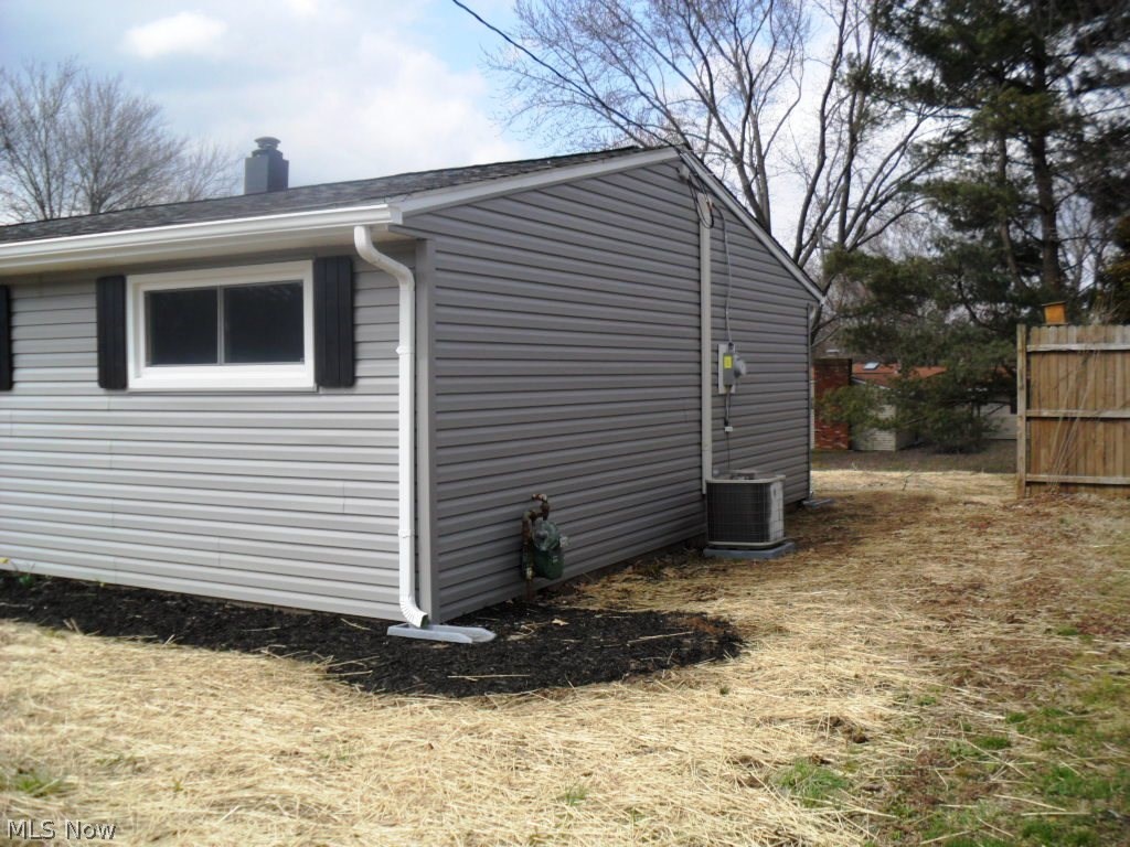 3125 Polly Road Ravenna, OH 44266 - Photo 34 of 34 NEW 2018 updated electric, a/c unit, & concrete pad for a/c unit.
Right view of house.