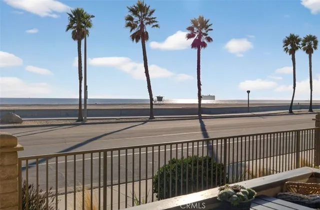 $818,000 | 218 East Surfside Drive, Port Hueneme, CA 93041