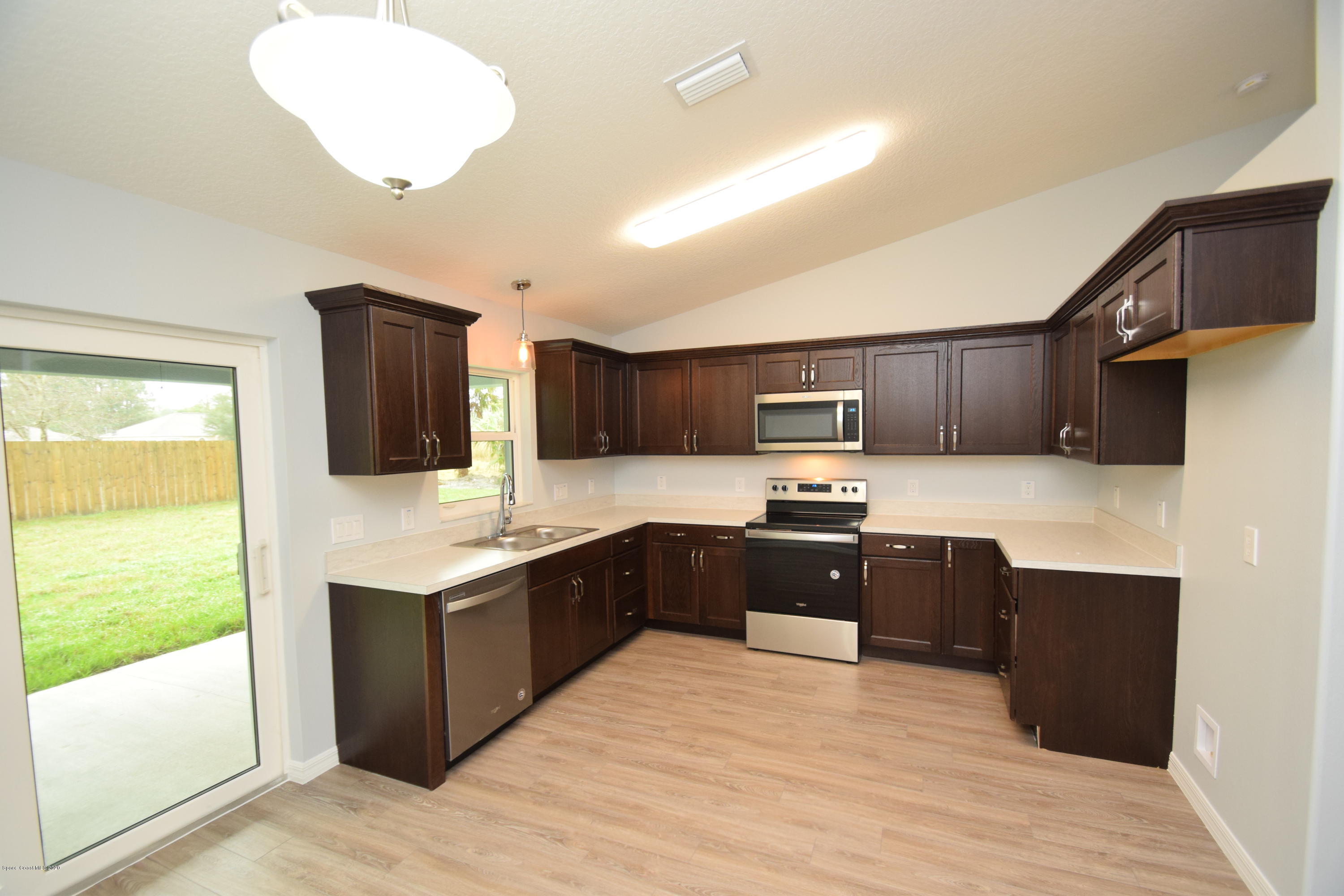 186 Uleta Road Southeast Palm Bay, FL 32909 - Photo 11 of 41 186 Uleta (17)