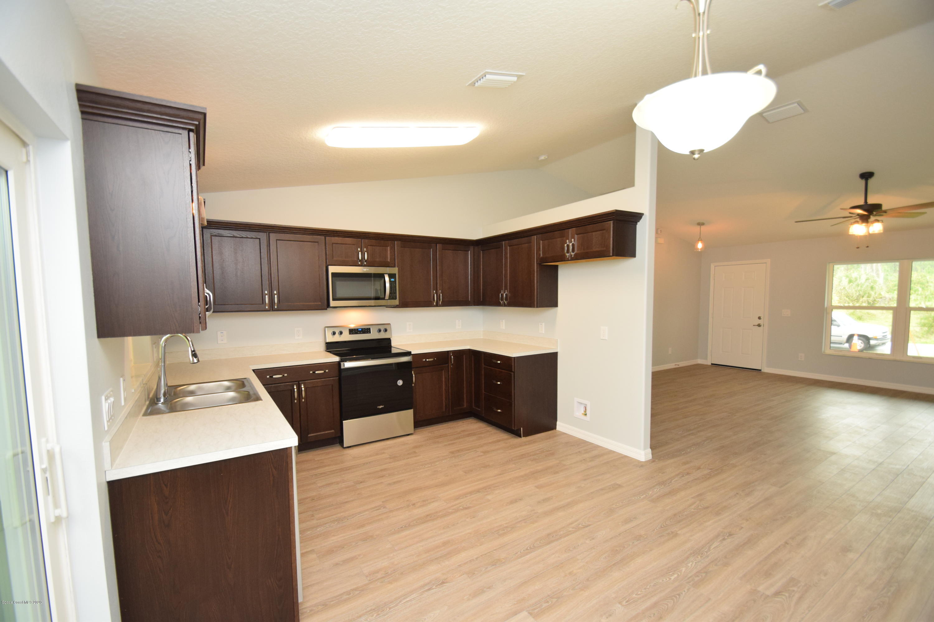 186 Uleta Road Southeast Palm Bay, FL 32909 - Photo 12 of 41 186 Uleta (18)