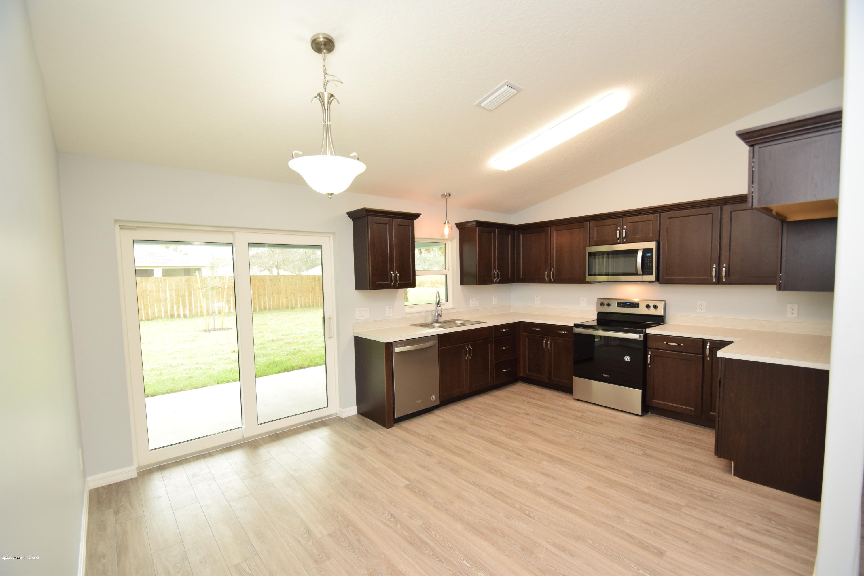 186 Uleta Road Southeast Palm Bay, FL 32909 - Photo 10 of 41 186 Uleta (16)