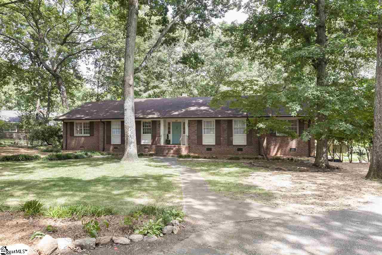 10 Hummingbird Circle Greenville, SC 29615 - Photo 1 of 26 Gallery Image 1