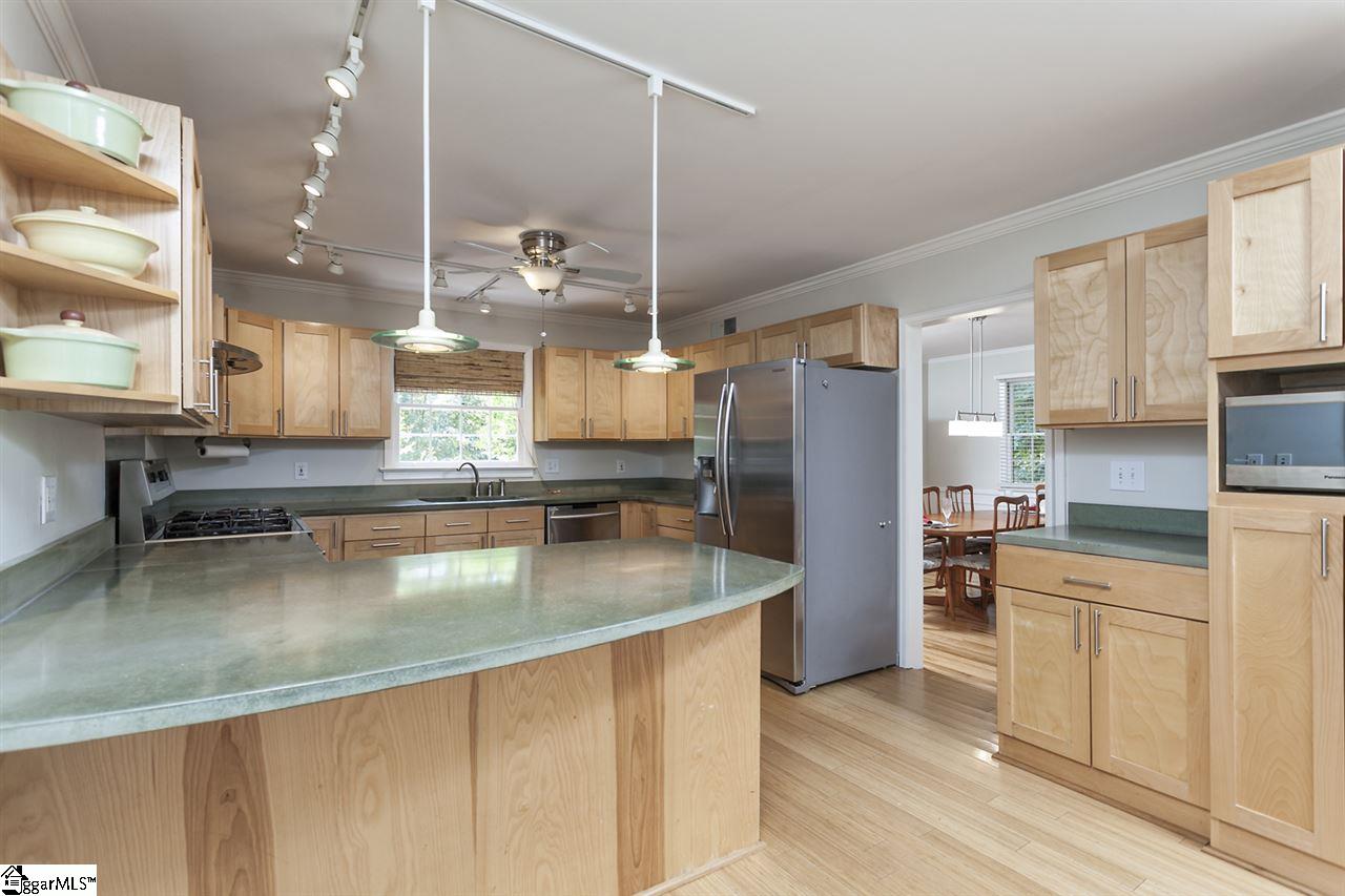 10 Hummingbird Circle Greenville, SC 29615 - Photo 3 of 26 Gallery Image 3