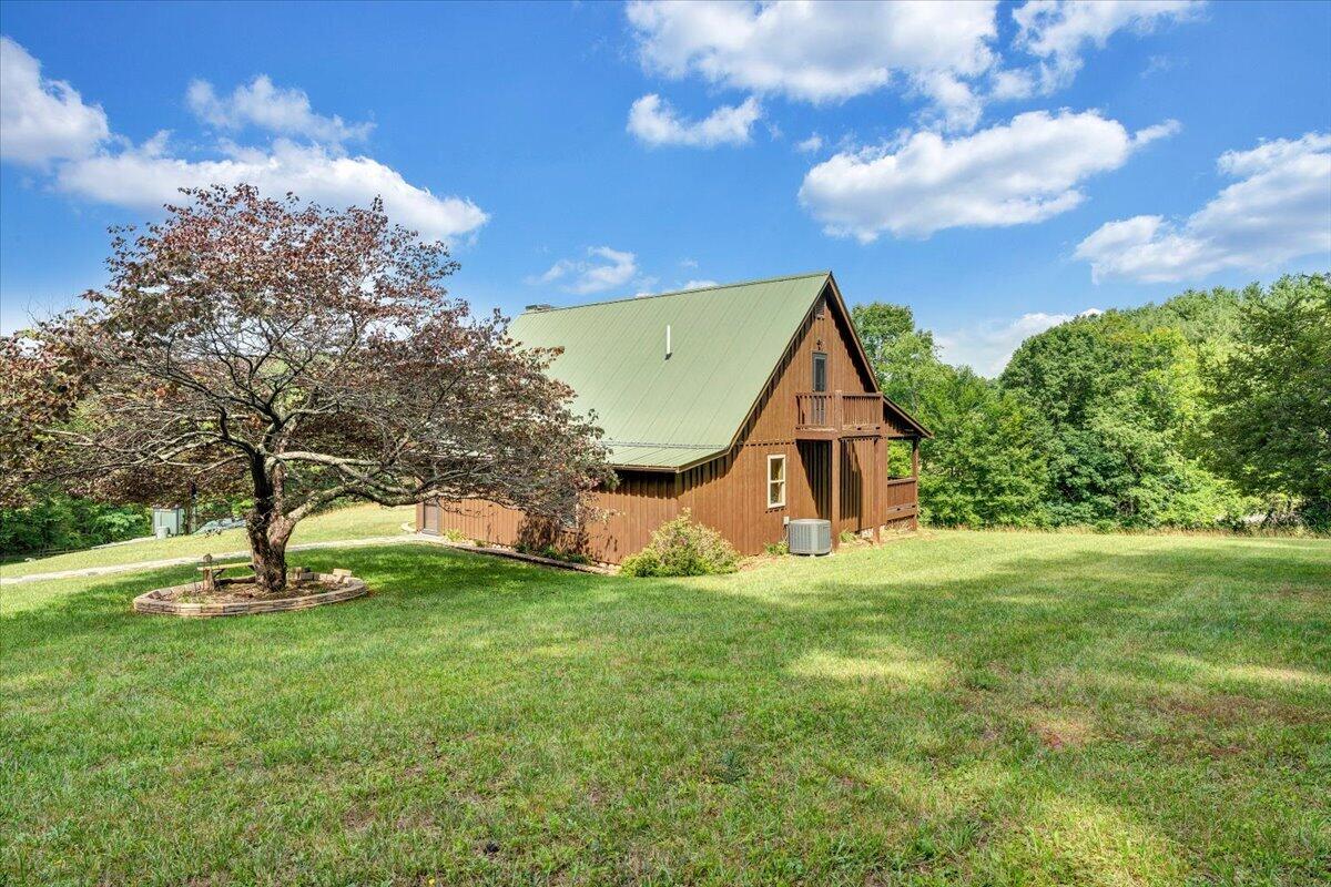 2275 Union School Road Southwest Willis, VA 24380 - Photo 49 of 86 47-MIB00311