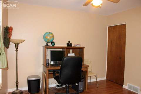 5138 East Carpenter Road Flint, MI 48506 - Photo 12 of 70 20421497-11.JPG