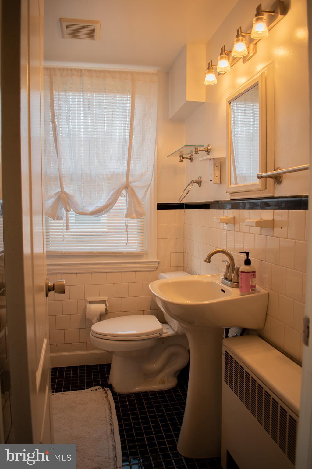3554 Benzinger Road Baltimore, MD 21229 - Photo 12 of 17