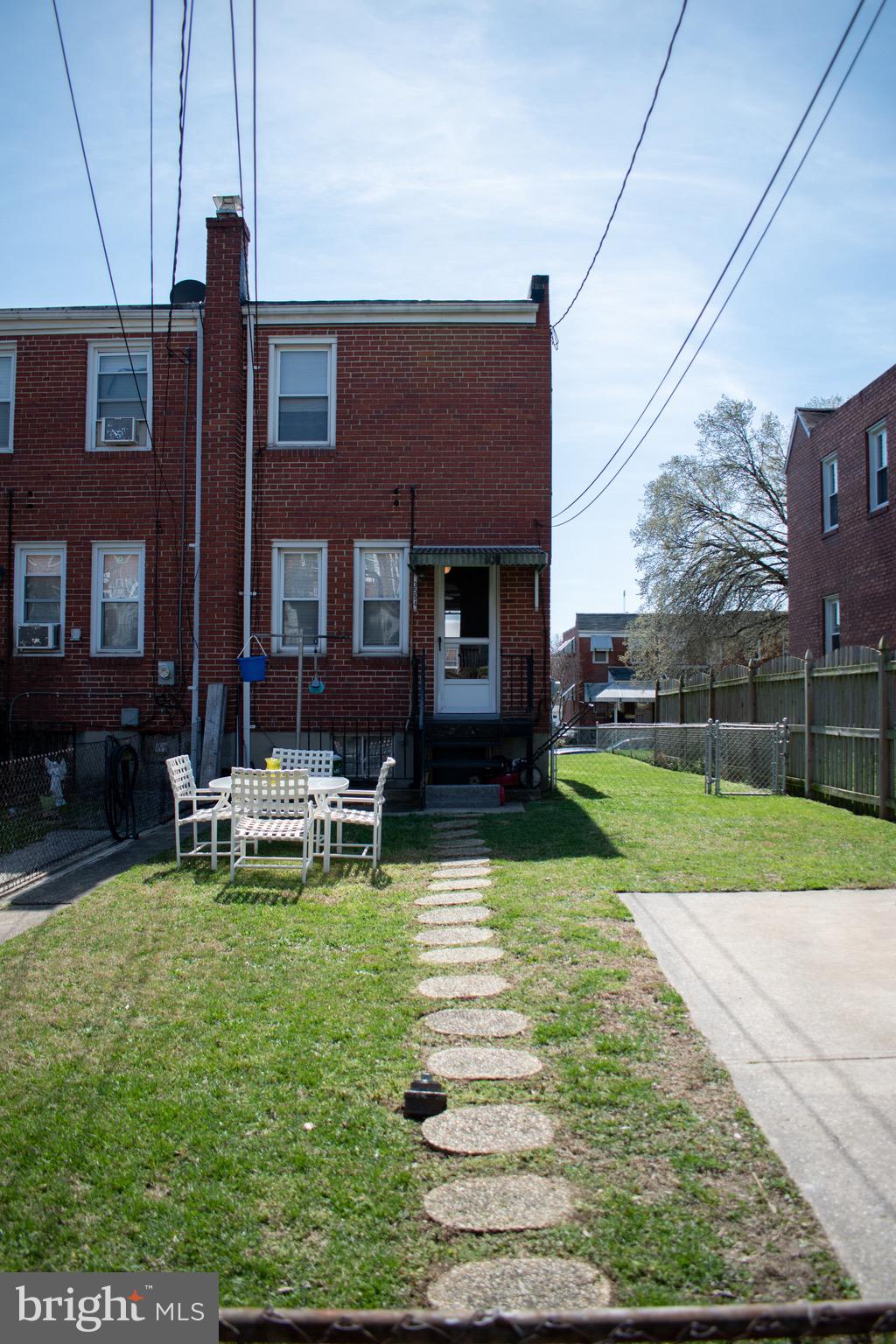 3554 Benzinger Road Baltimore, MD 21229 - Photo 3 of 17