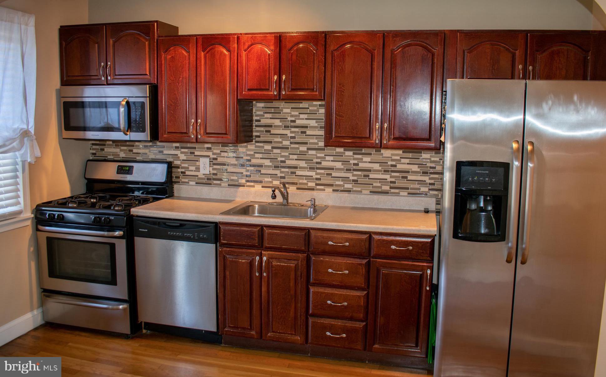 3554 Benzinger Road Baltimore, MD 21229 - Photo 5 of 17