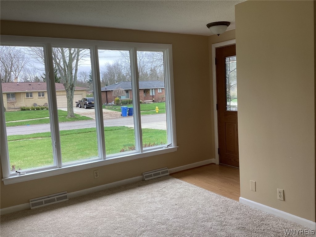 116 Forest Hill Drive Amherst, NY 14221 - Photo 2 of 11 Living Room-