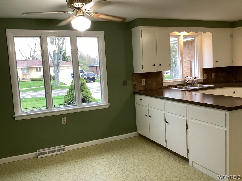 116 Forest Hill Drive Amherst, NY 14221 - Photo 7 of 11 Eating area in front of house. Good natural light!