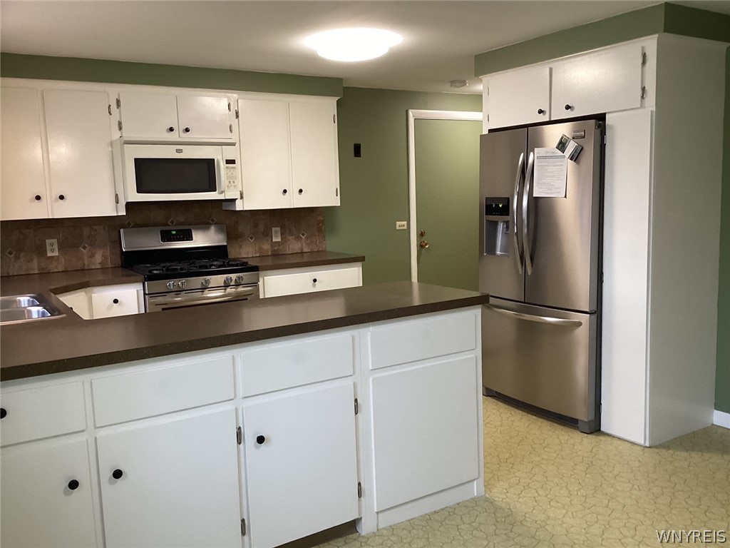 116 Forest Hill Drive Amherst, NY 14221 - Photo 8 of 11 Eating area of kitchen with view towards garage do