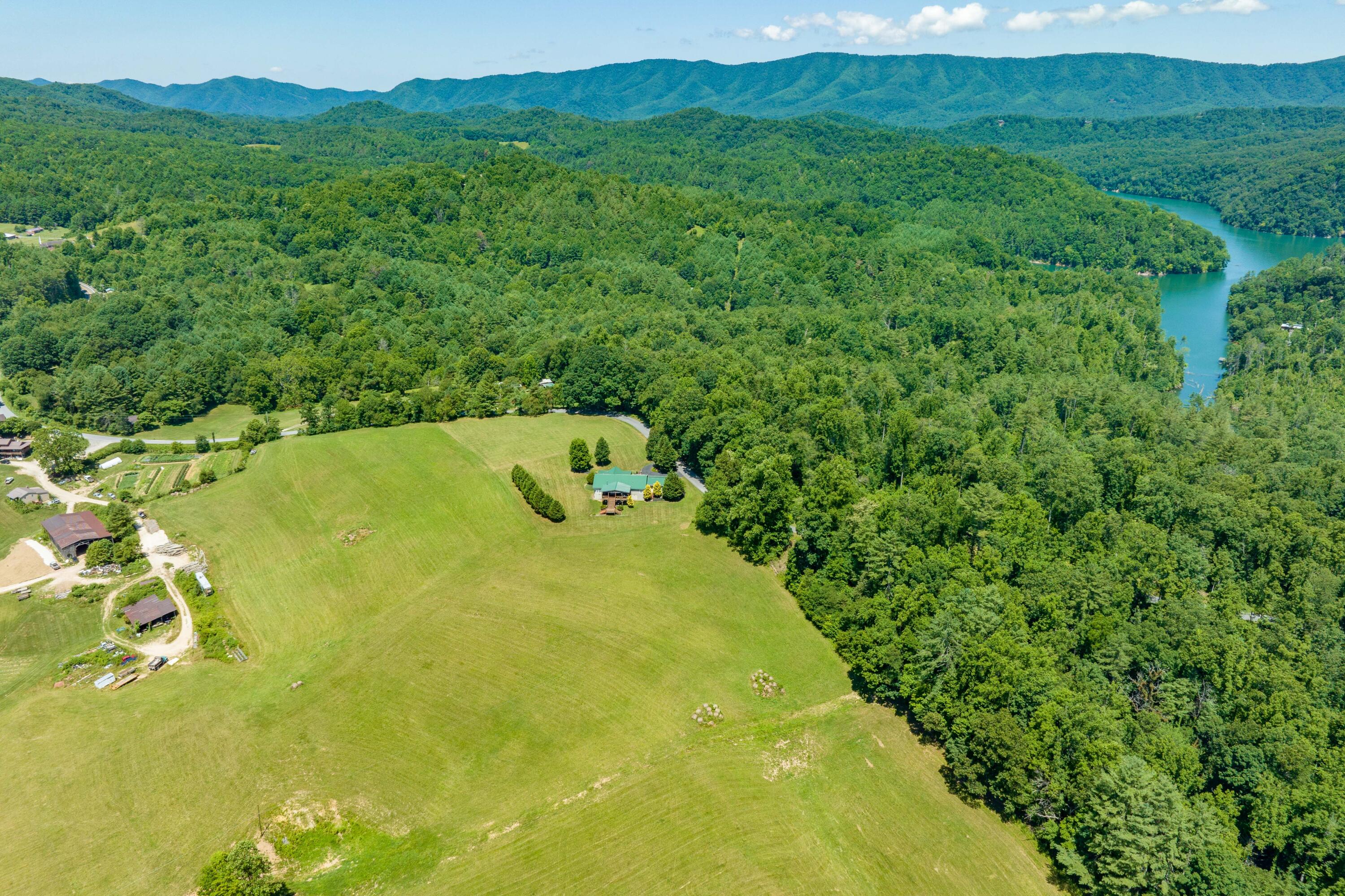 162 Moody Road Butler, TN 37640 - Photo 10 of 72 162 Moody Rd (11 of 96)