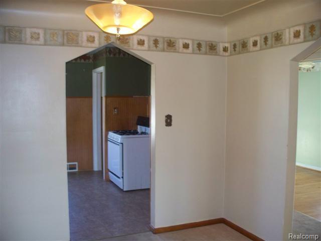 14008 Grafton Road Carleton, MI 48117 - Photo 4 of 7 100_5801
