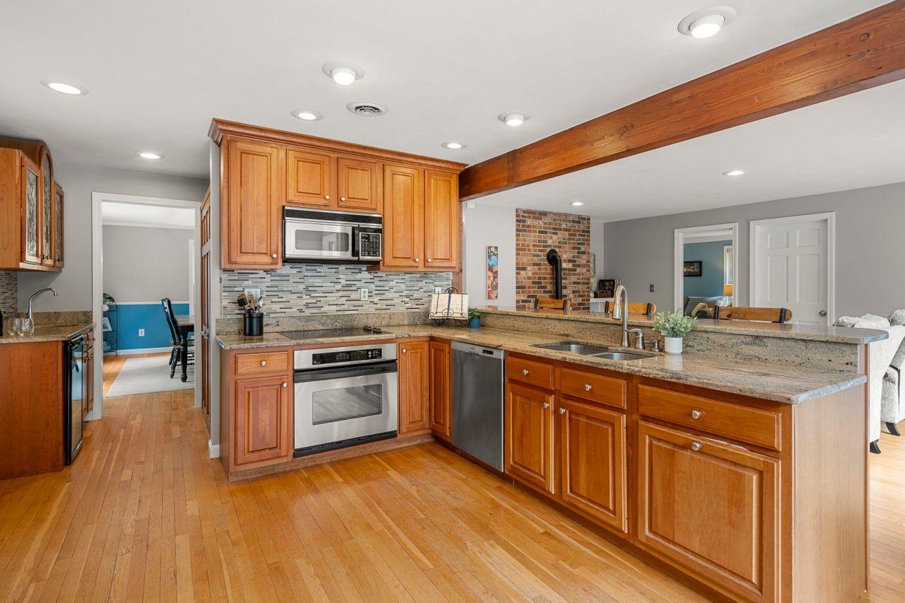 200 Dow Road Hollis, NH 03049 - Photo 6 of 51