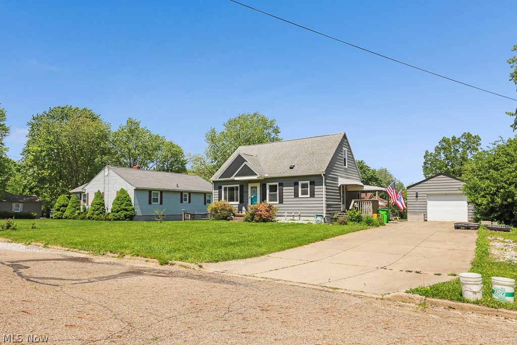 1545 Ries Street Barberton, OH 44203 - Photo 3 of 28