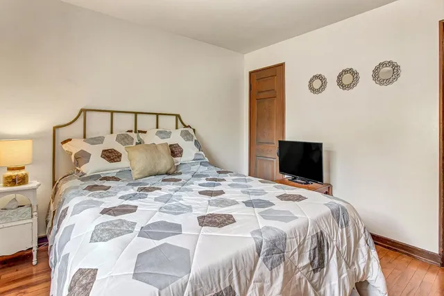 $935 | 5602 Berry Court, Greendale, WI 53129