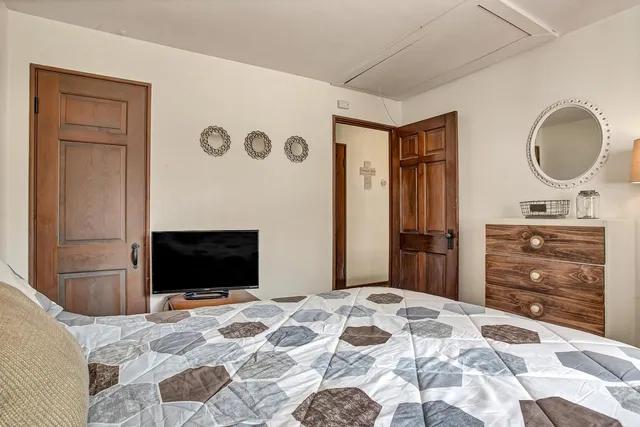 $935 | 5602 Berry Court, Greendale, WI 53129