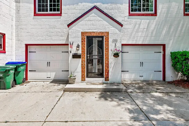 $935 | 5602 Berry Court, Greendale, WI 53129