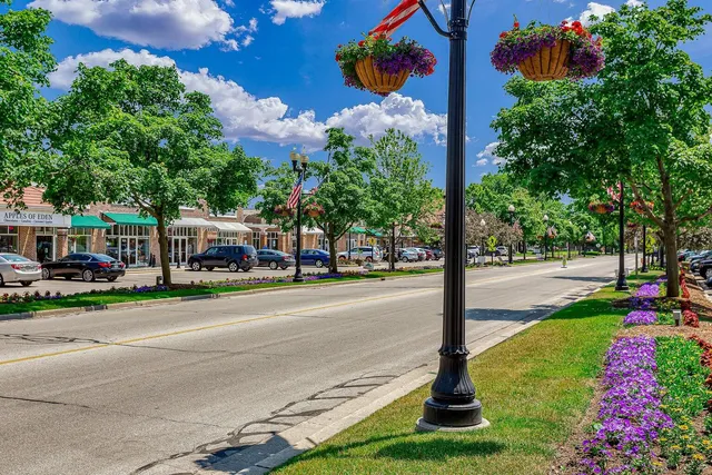 $935 | 5602 Berry Court, Greendale, WI 53129