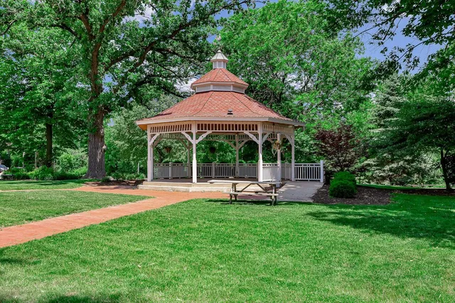 $935 | 5602 Berry Court, Greendale, WI 53129