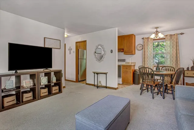 $935 | 5602 Berry Court, Greendale, WI 53129