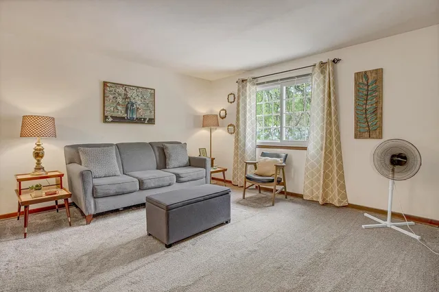 $935 | 5602 Berry Court, Greendale, WI 53129