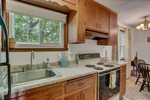 $935 | 5602 Berry Court, Greendale, WI 53129