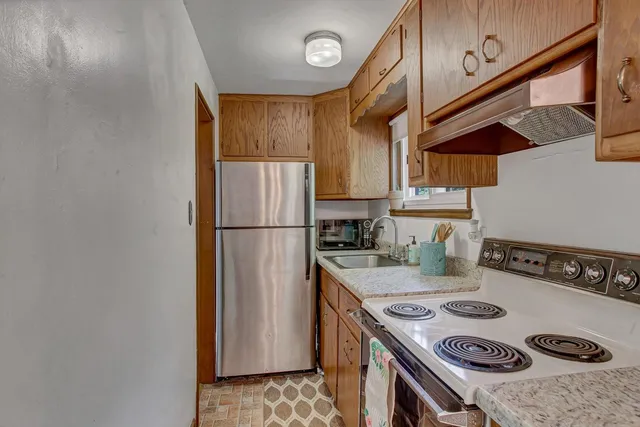 $935 | 5602 Berry Court, Greendale, WI 53129