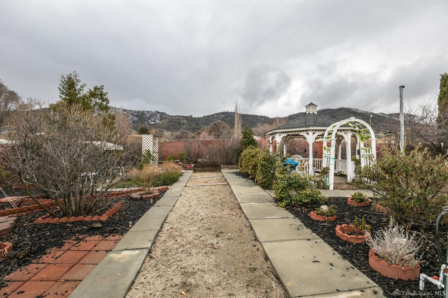 22521 Mariposa Road Tehachapi, CA 93561 - Photo 12 of 15 Gallery Image 12