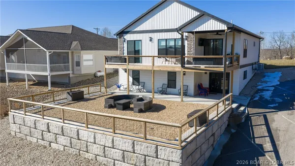 $749,900 | 224 Park Pl Drive, Kaiser, MO 65047