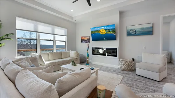 $749,900 | 224 Park Pl Drive, Kaiser, MO 65047