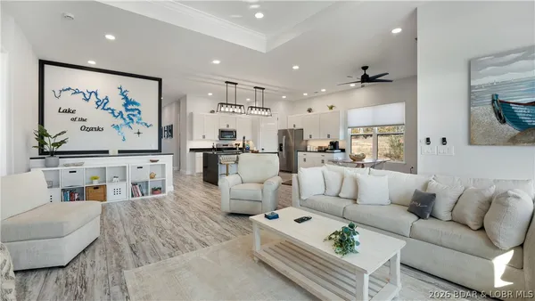 $749,900 | 224 Park Pl Drive, Kaiser, MO 65047